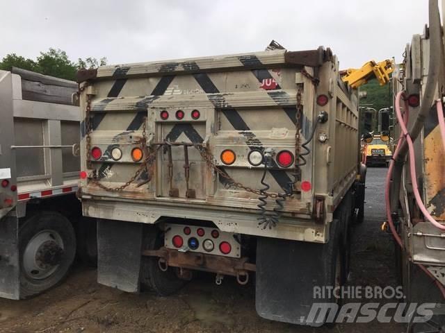 Mack CV700 Sniega naži un tīrītāji