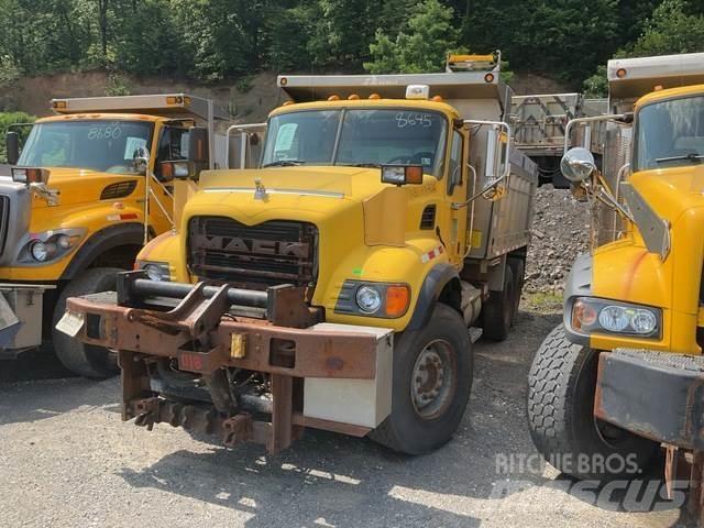 Mack CV700 Sniega naži un tīrītāji