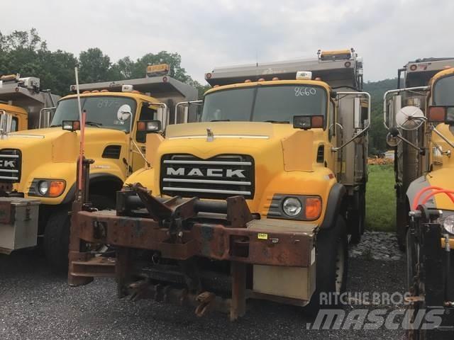 Mack CV700 Sniega naži un tīrītāji