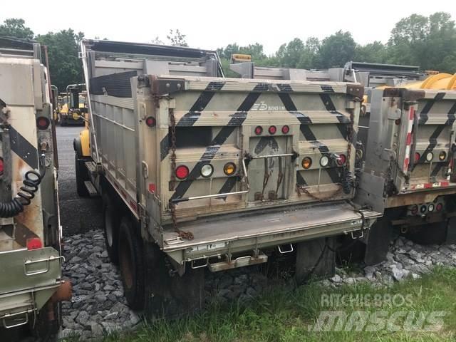 Mack CV700 Sniega naži un tīrītāji