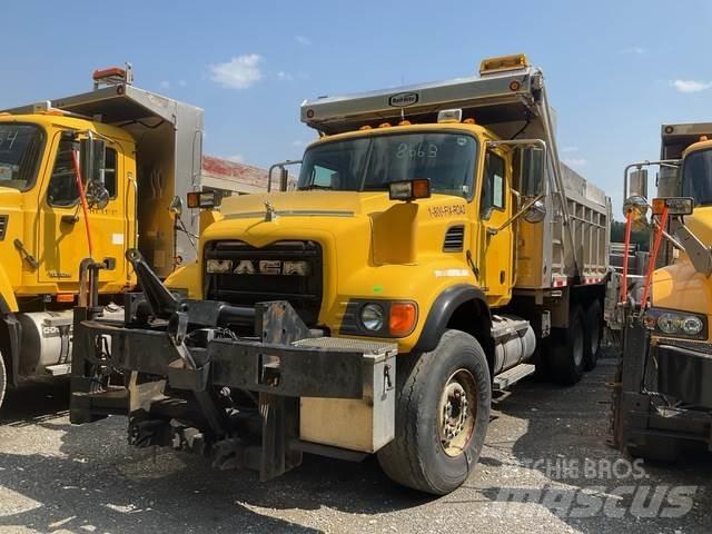 Mack CV700 Sniega naži un tīrītāji