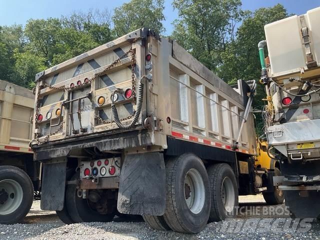 Mack CV700 Sniega naži un tīrītāji