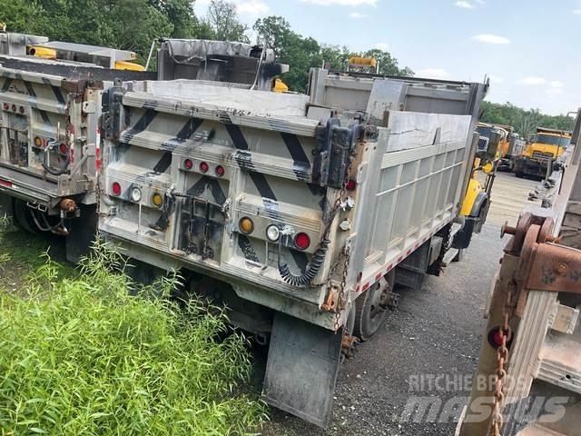 Mack CV700 Sniega naži un tīrītāji