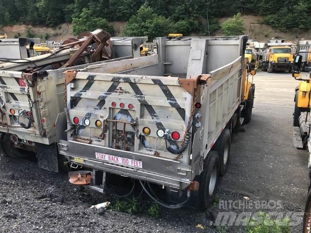 Mack CV700 Sniega naži un tīrītāji