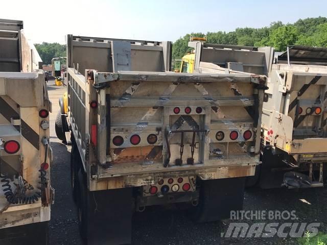 Mack CV700 Sniega naži un tīrītāji