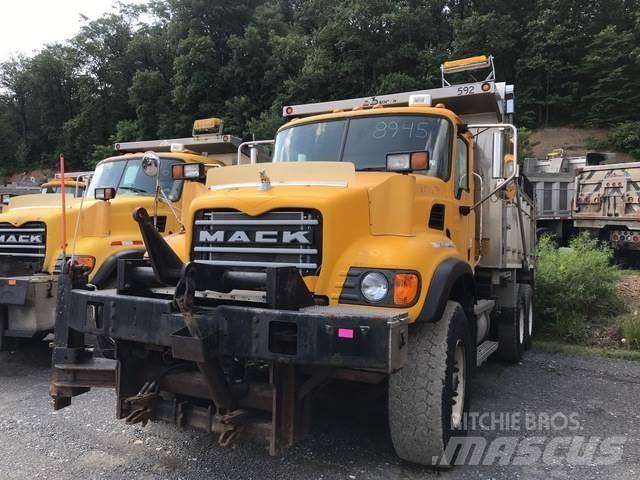 Mack CV700 Sniega naži un tīrītāji