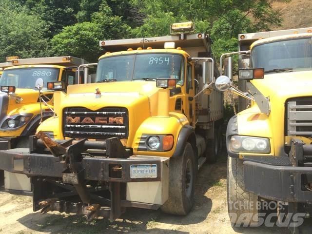 Mack CV700 Sniega naži un tīrītāji