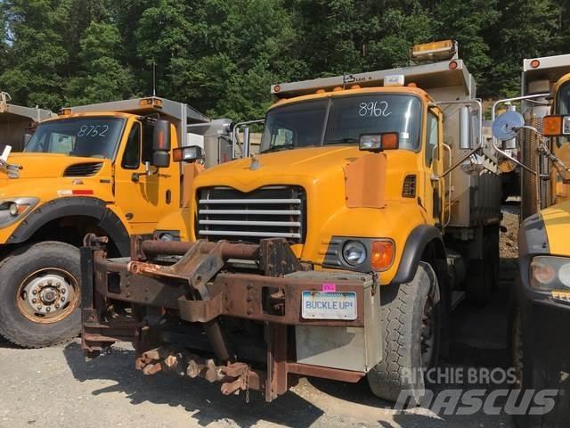 Mack CV700 Pašizgāzējs