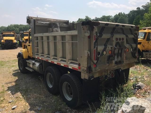 Mack CV700 Sniega naži un tīrītāji