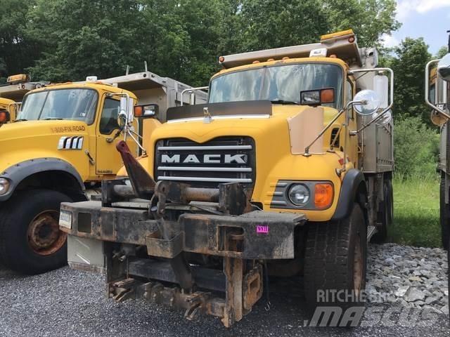 Mack CV700 Sniega naži un tīrītāji