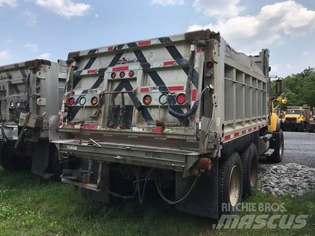 Mack CV700 Sniega naži un tīrītāji