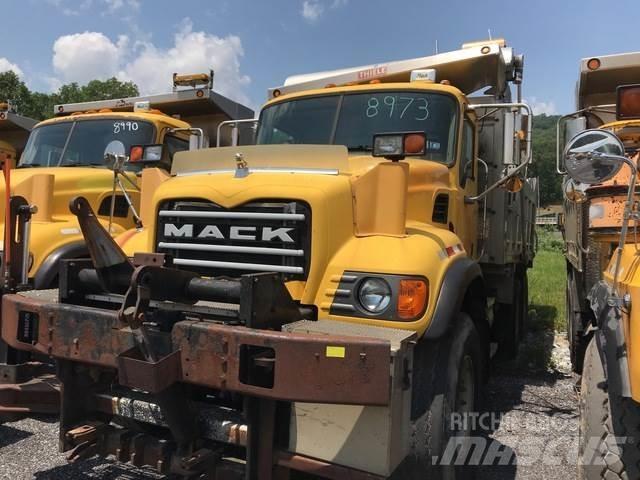 Mack CV700 Sniega naži un tīrītāji