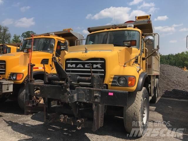 Mack CV700 Sniega naži un tīrītāji
