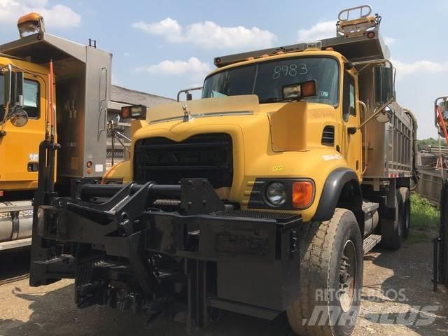 Mack CV700 Sniega naži un tīrītāji
