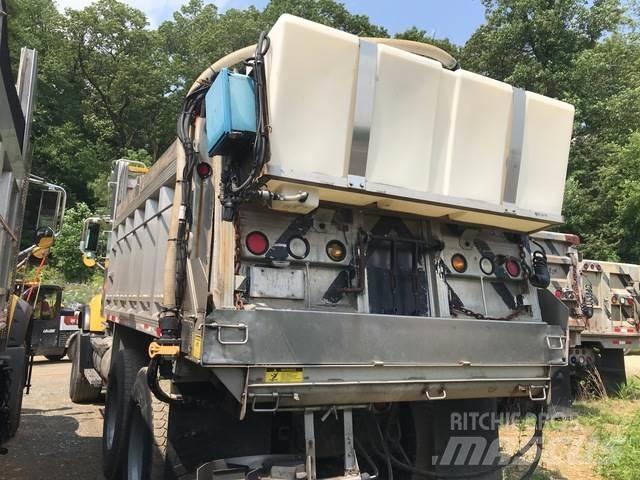 Mack CV700 Sniega naži un tīrītāji