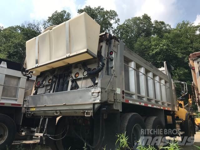 Mack CV700 Sniega naži un tīrītāji