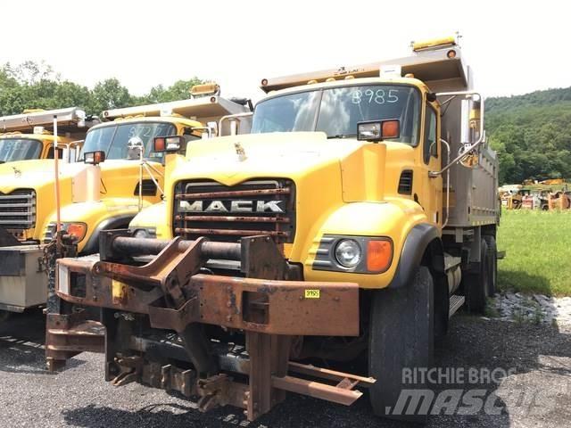 Mack CV700 Sniega naži un tīrītāji
