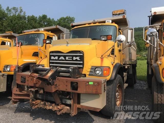 Mack CV700 Sniega naži un tīrītāji