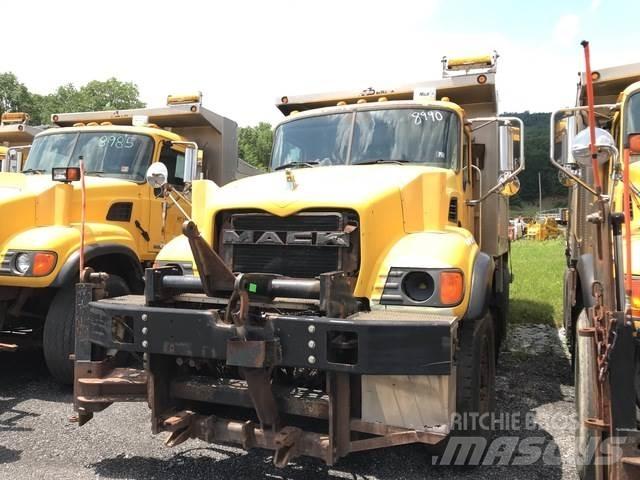 Mack CV700 Sniega naži un tīrītāji