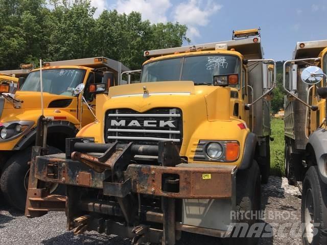 Mack CV700 Sniega naži un tīrītāji