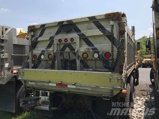 Mack CV700 Sniega naži un tīrītāji