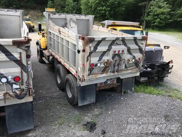 Mack CV700 Sniega naži un tīrītāji