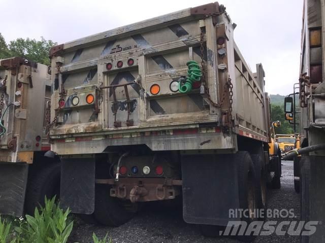 Mack CV700 Sniega naži un tīrītāji