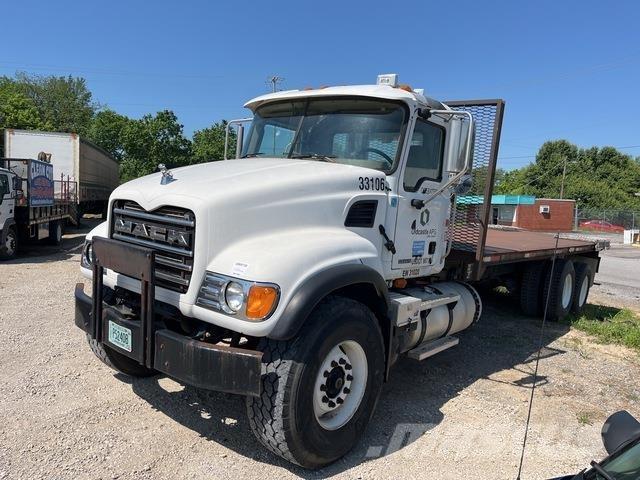 Mack CV713 Platformas/izkraušana no sāniem