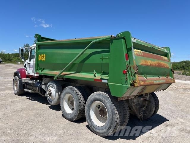 Mack CV713 Pašizgāzējs