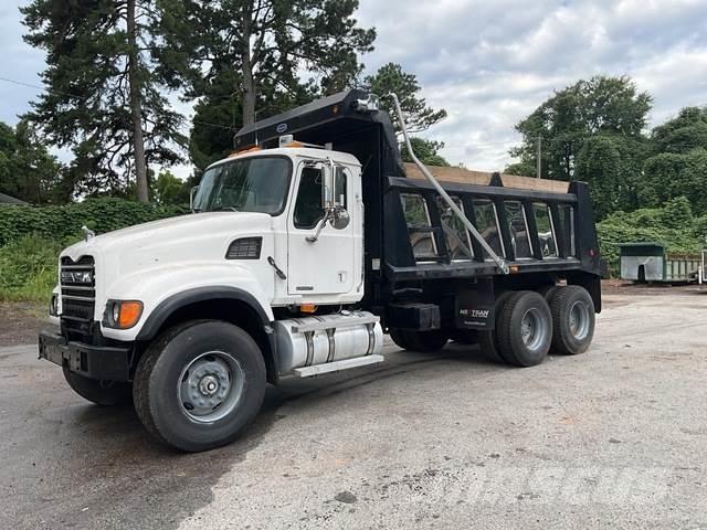 Mack CV713 Pašizgāzējs