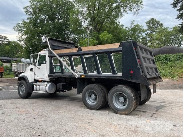 Mack CV713 Pašizgāzējs
