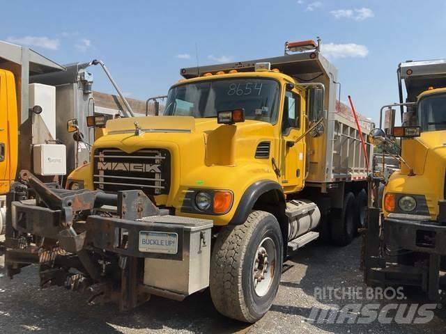 Mack CV713 Sniega naži un tīrītāji
