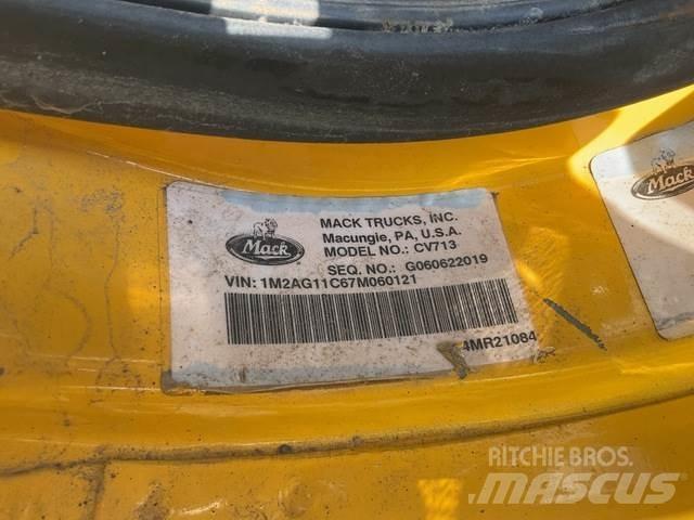 Mack CV713 Sniega naži un tīrītāji