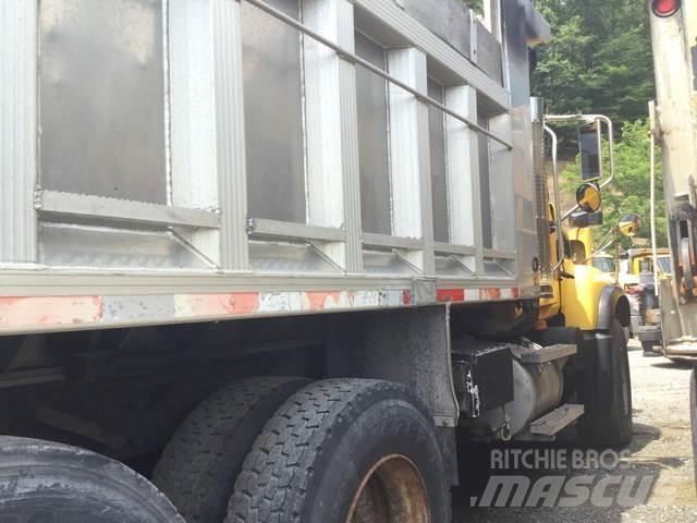 Mack CV713 Smilšu un sāls kaisītāji