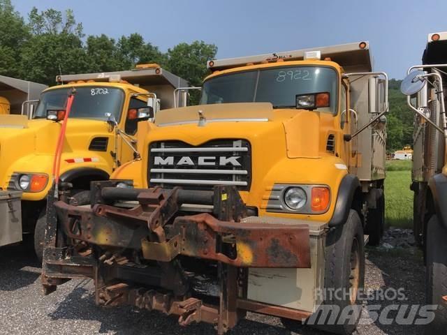 Mack CV713 Smilšu un sāls kaisītāji