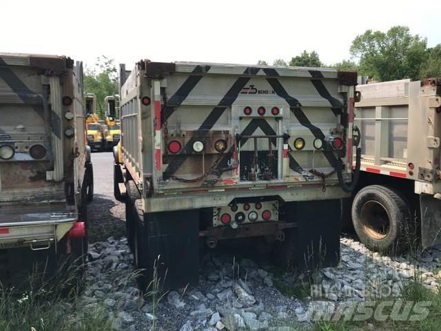 Mack CV713 Smilšu un sāls kaisītāji