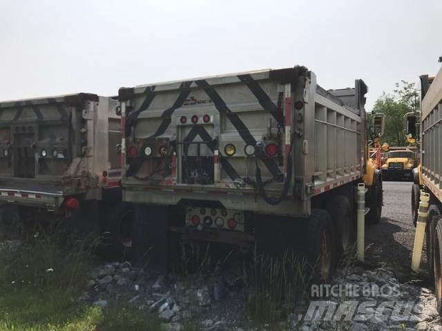 Mack CV713 Smilšu un sāls kaisītāji