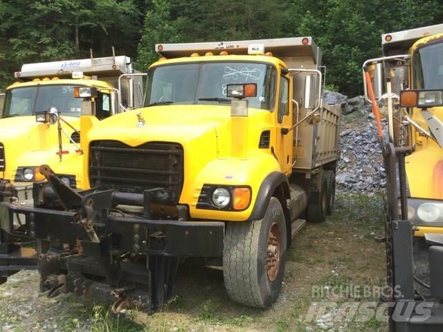Mack CV713 Smilšu un sāls kaisītāji