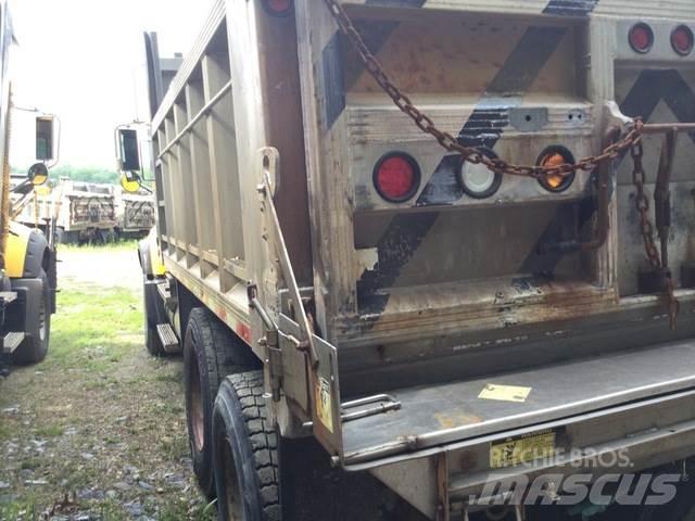 Mack CV713 Smilšu un sāls kaisītāji