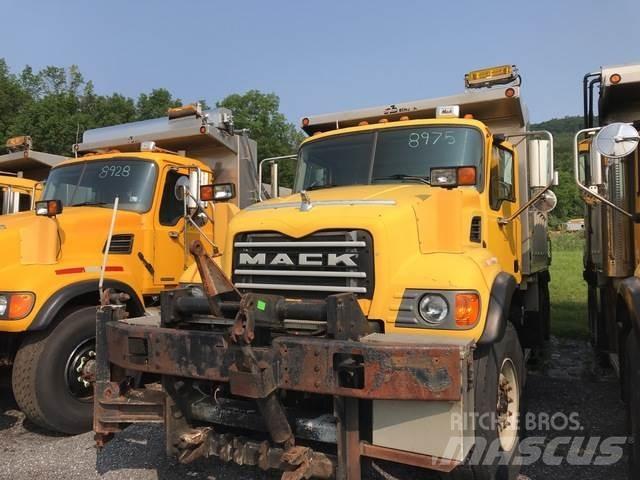 Mack CV713 Smilšu un sāls kaisītāji