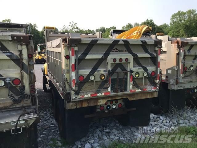 Mack CV713 Smilšu un sāls kaisītāji