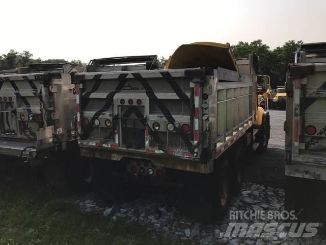 Mack CV713 Smilšu un sāls kaisītāji
