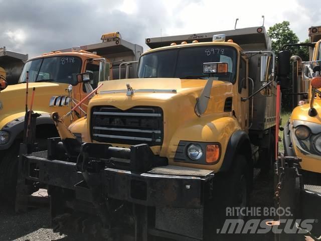 Mack CV713 Sniega naži un tīrītāji