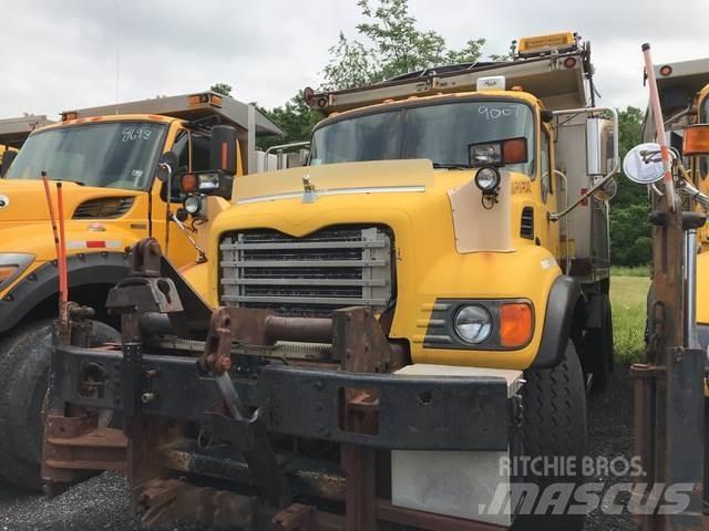 Mack CV713 Pašizgāzējs