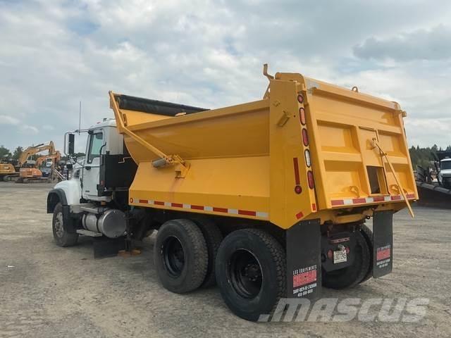 Mack CV713 Sniega naži un tīrītāji