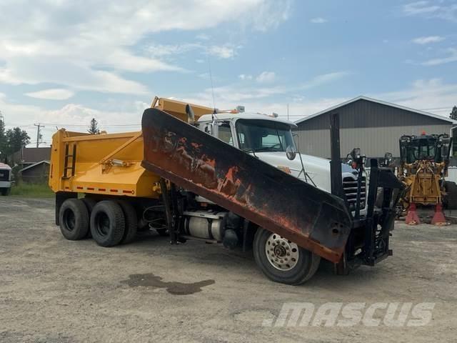 Mack CV713 Sniega naži un tīrītāji