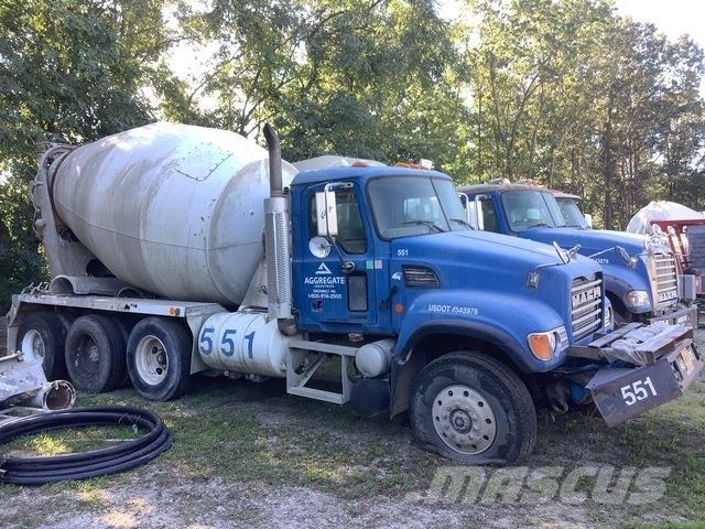 Mack CV713 Pašizgāzējs