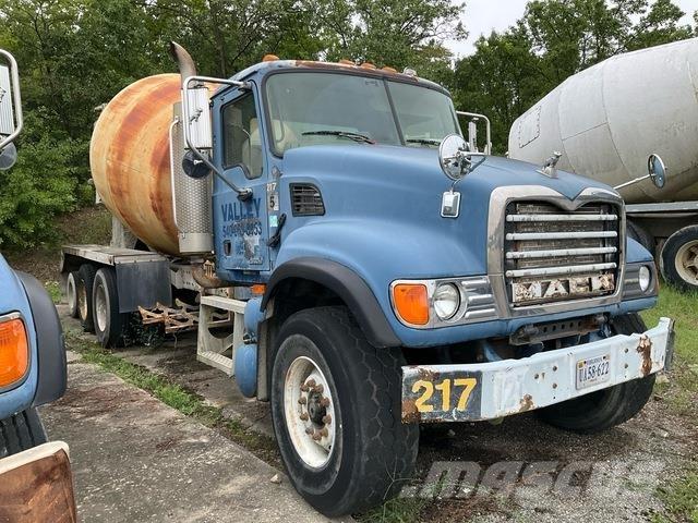 Mack CV713 Citi