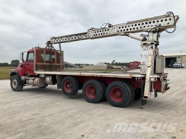 Mack CV713 Citi