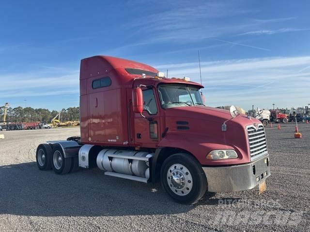 Mack CX613 Vilcēji